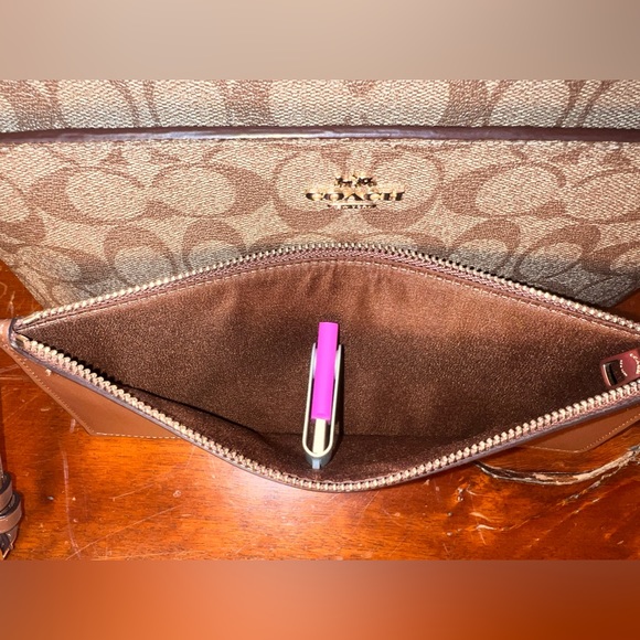 Coach east west crossbody - Picture 8 of 9